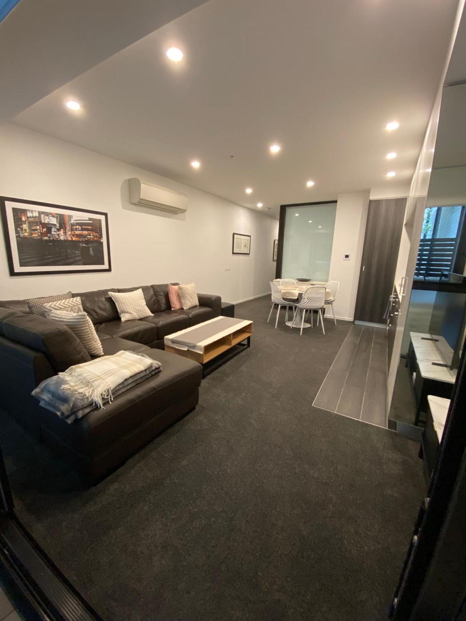 Modern Quiet 1 & 2 Bed Apt Opposite Albert Park Мельбурн Екстер'єр фото